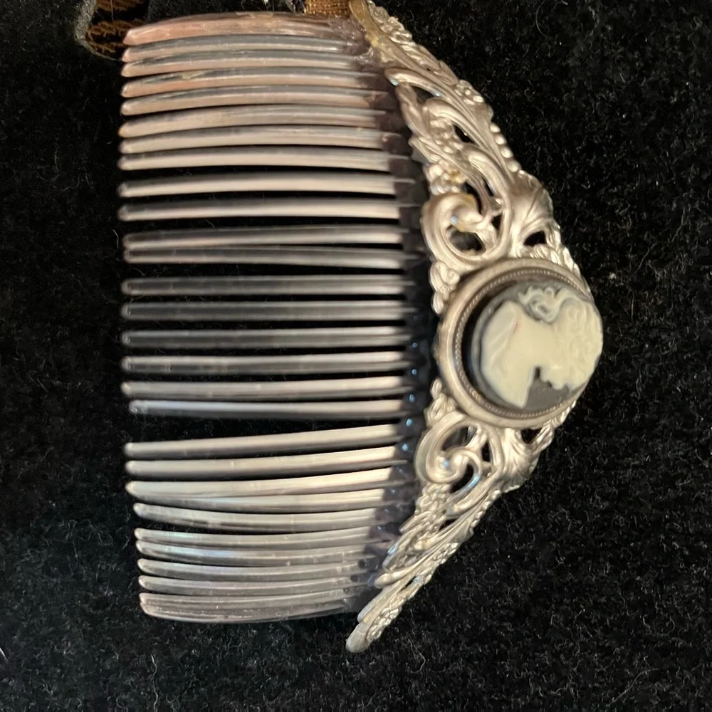 unbranded metal light